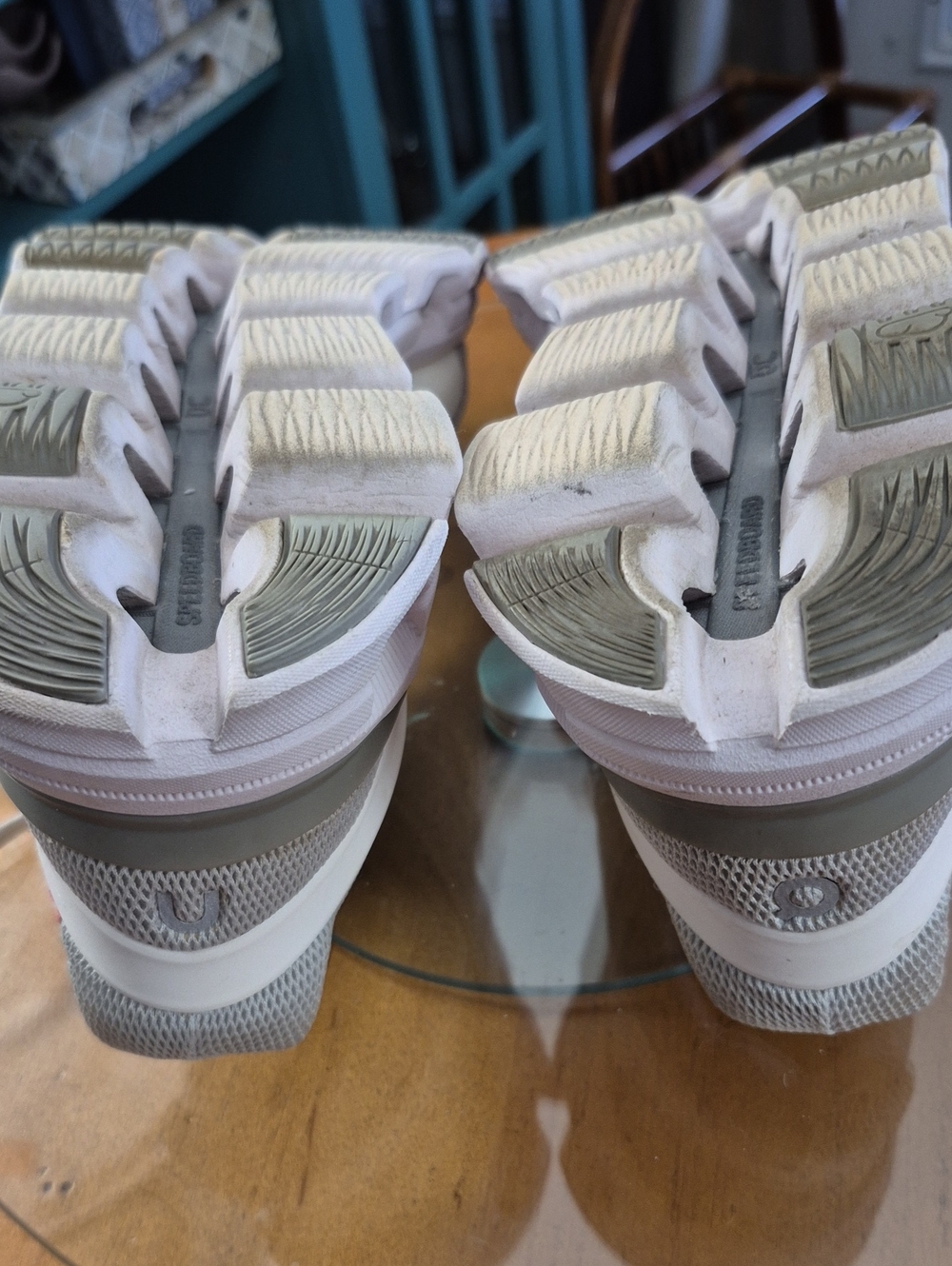On Running Women's Athletic Shoes - Light Gray & White. Size 10 - Picture 5 of 8
